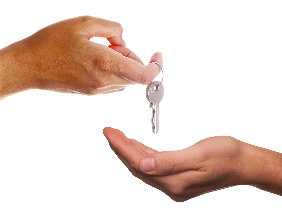 How to Choose an Estate Agent: Questions to Ask and Red Flags to Avoid