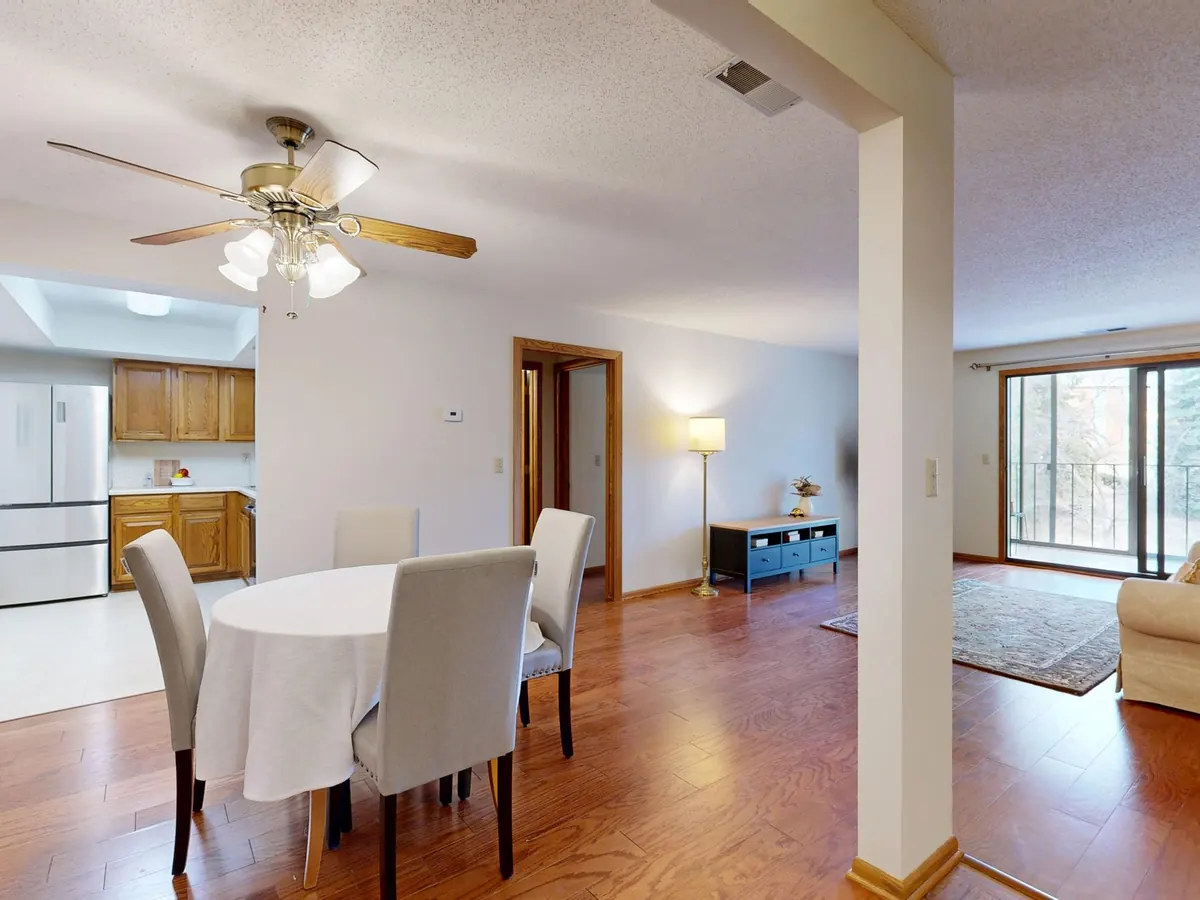 Virtual Tours vs Professional Photos: Which Listing Format Gets More Viewings?